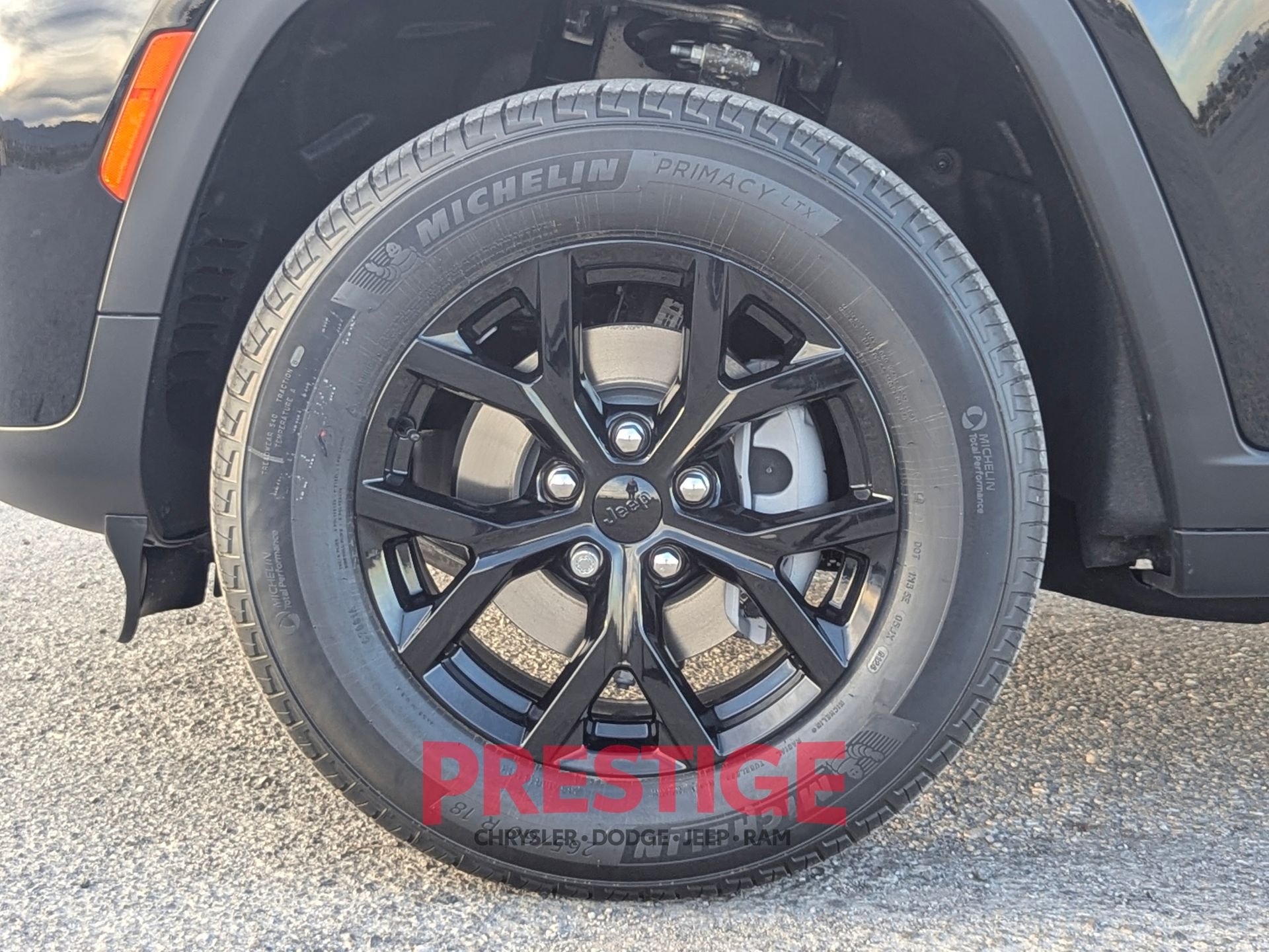 New 2026 Diamond Black Crystal Pearl-Coat Exterior Paint Jeep Altitude image 33