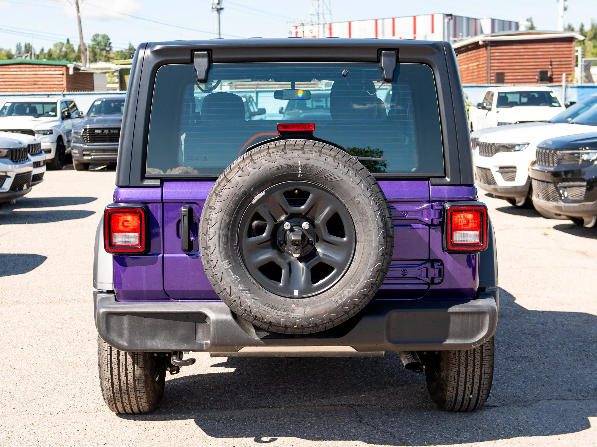 New 2026 reign Jeep Sport* image 4
