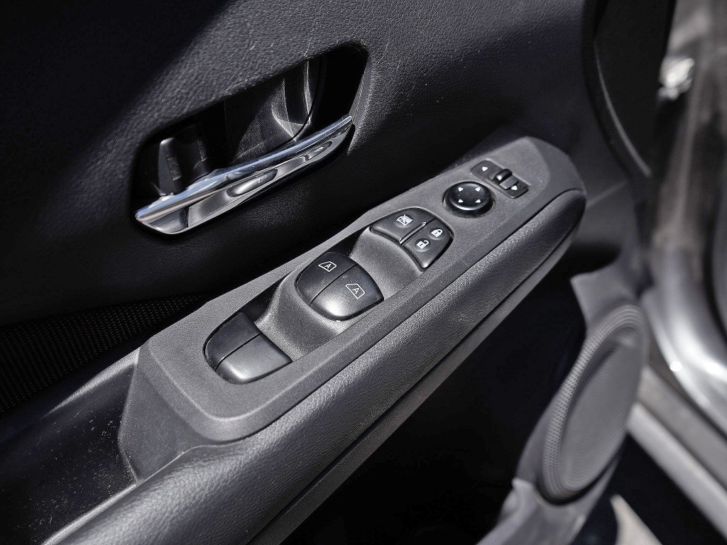 Used 2024 Boulder Gray Pearl Nissan SR image 19