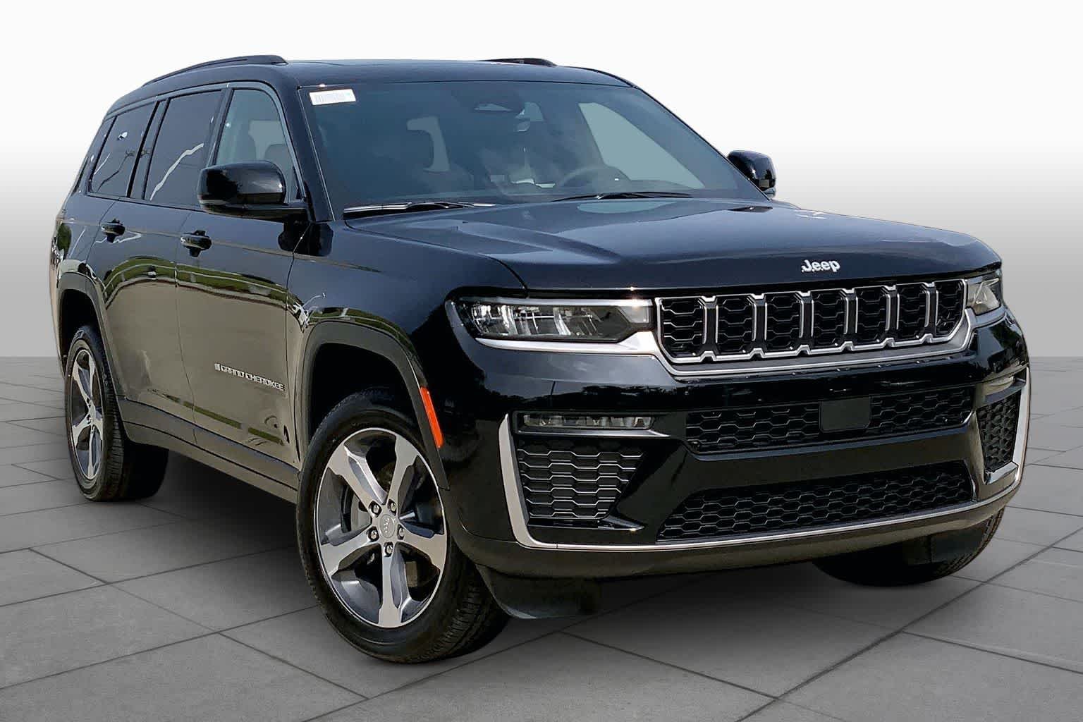 New 2026 Diamond Black Crystal Pearl-Coat Exterior Paint Jeep Limited image 2