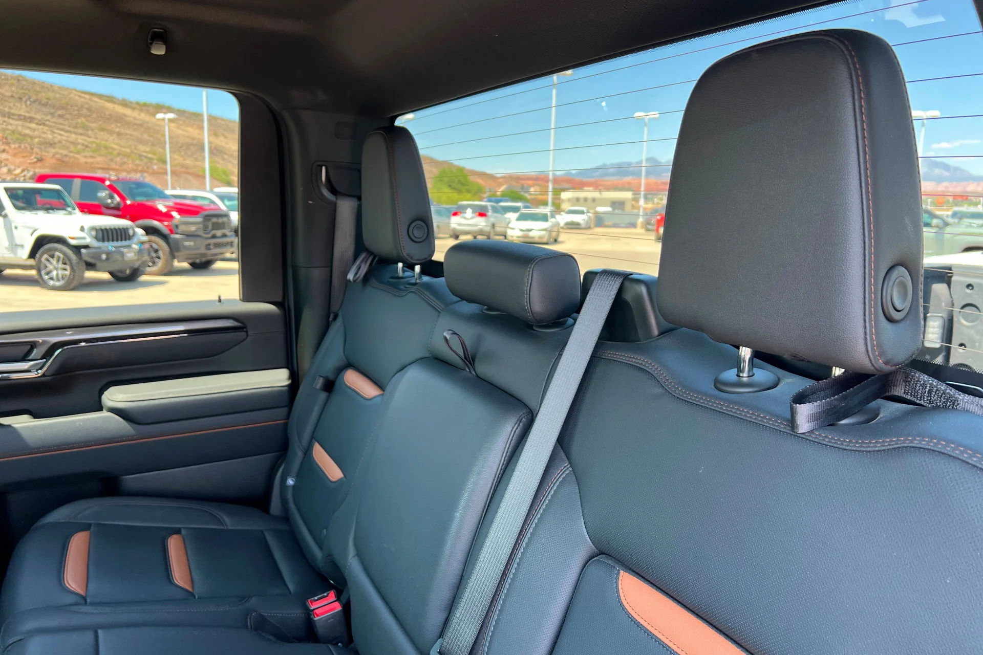 Used 2025 Sterling Metallic GMC AT4 image 20