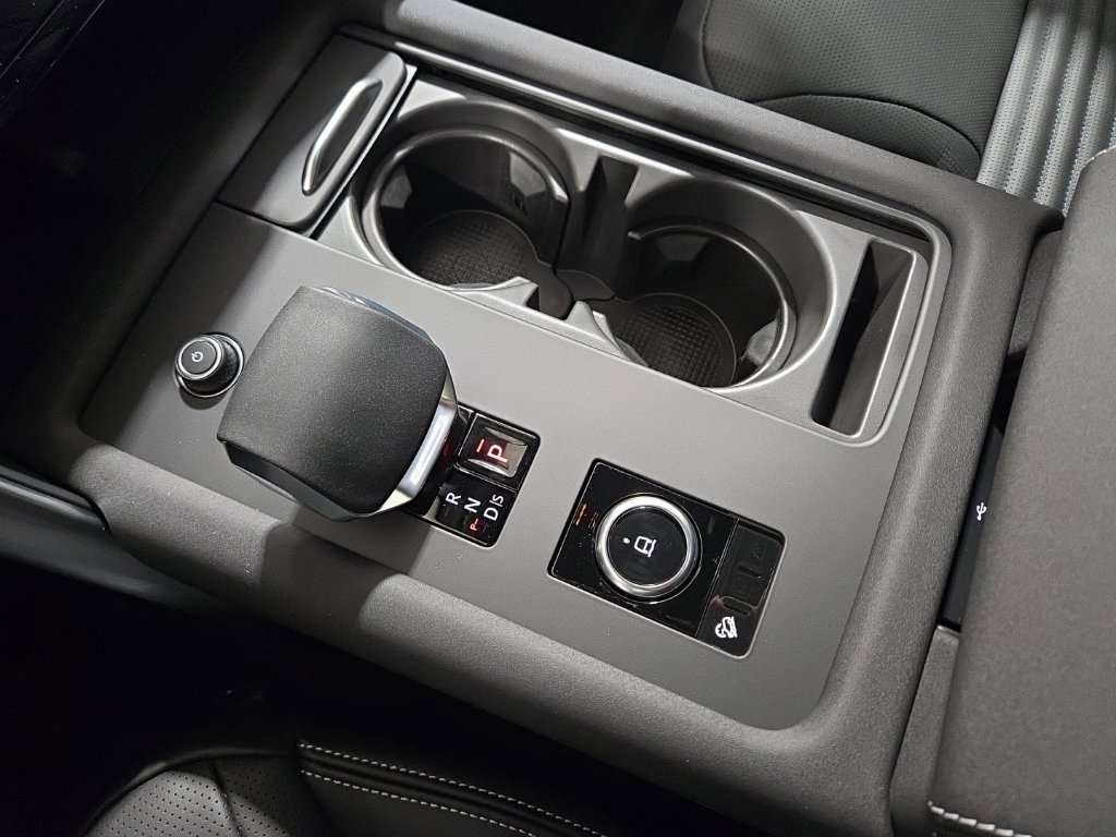 New 2026 Fuji White Land Rover Dynamic SE image 15