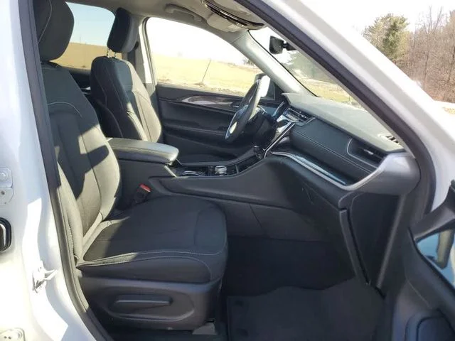 Used 2023 White Jeep Laredo image 23