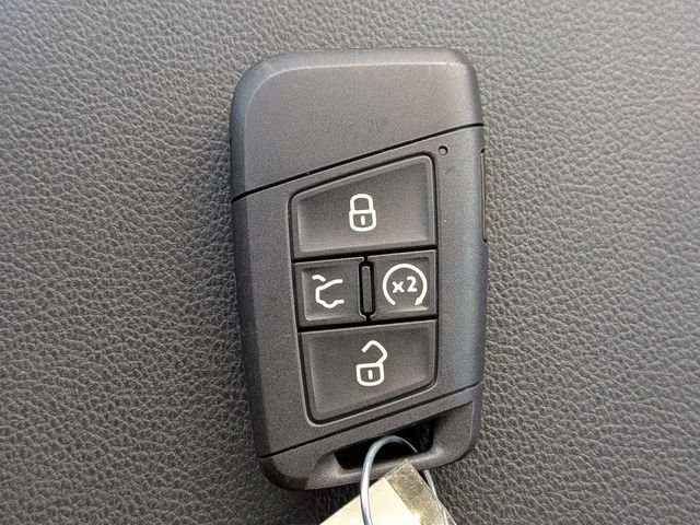 Used 2023 Silver Volkswagen 1.5T SE image 30