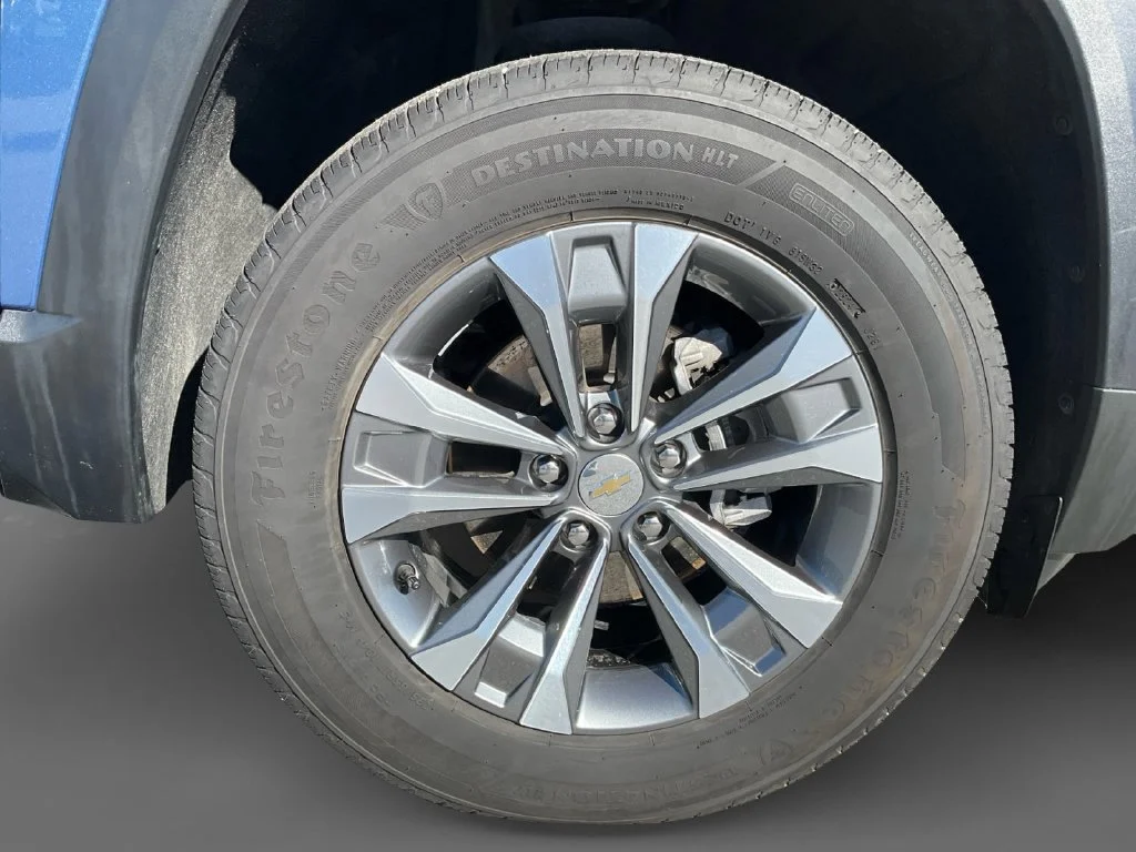 Used 2025 Lakeshore Blue Metallic Chevrolet LT image 16