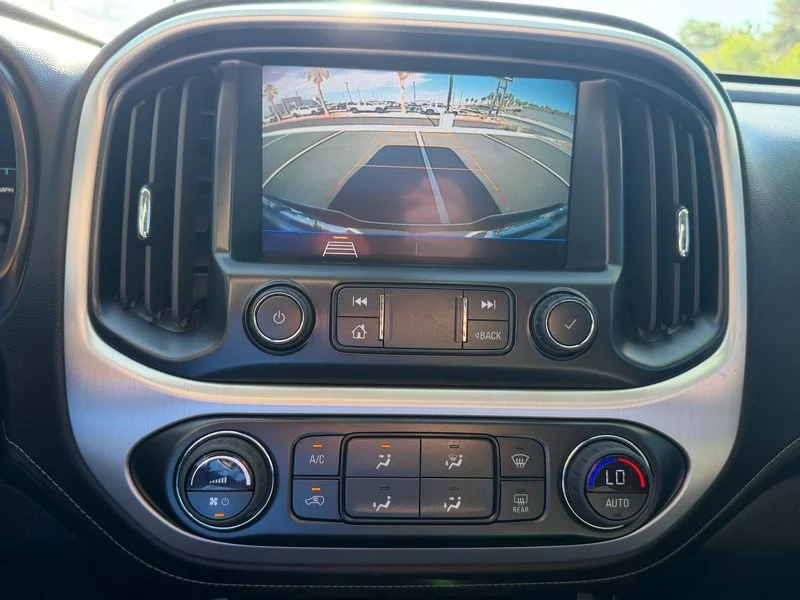 Used 2022 Summit White GMC Elevation image 11