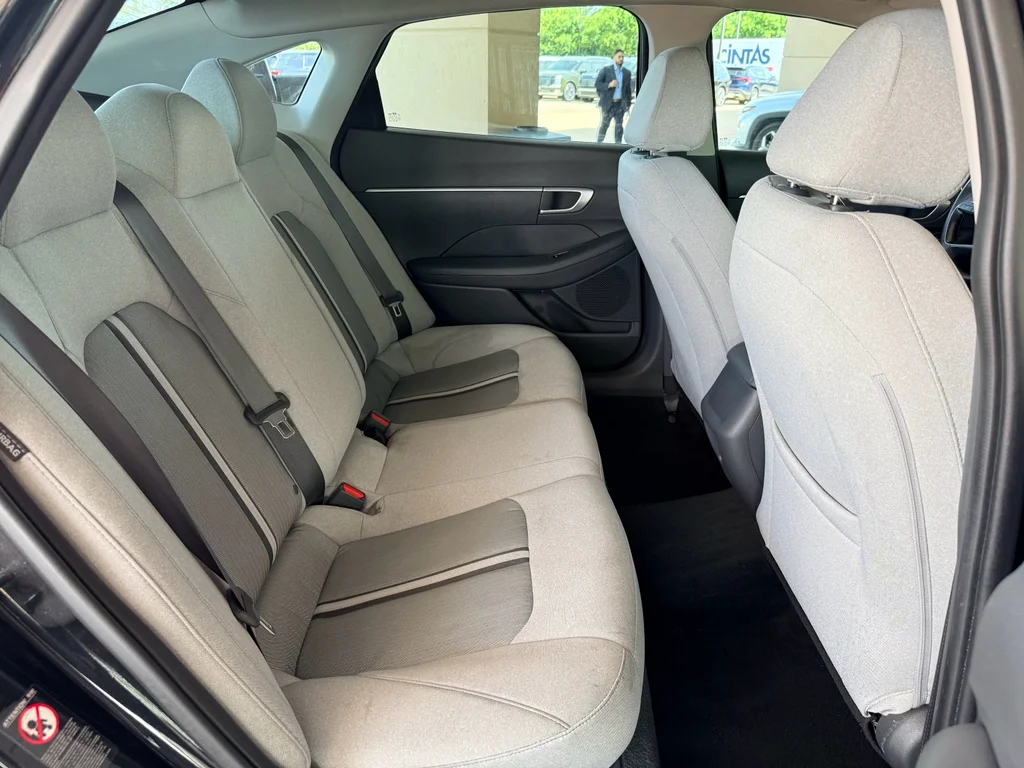 Used 2022 Phantom Black Hyundai SE image 25