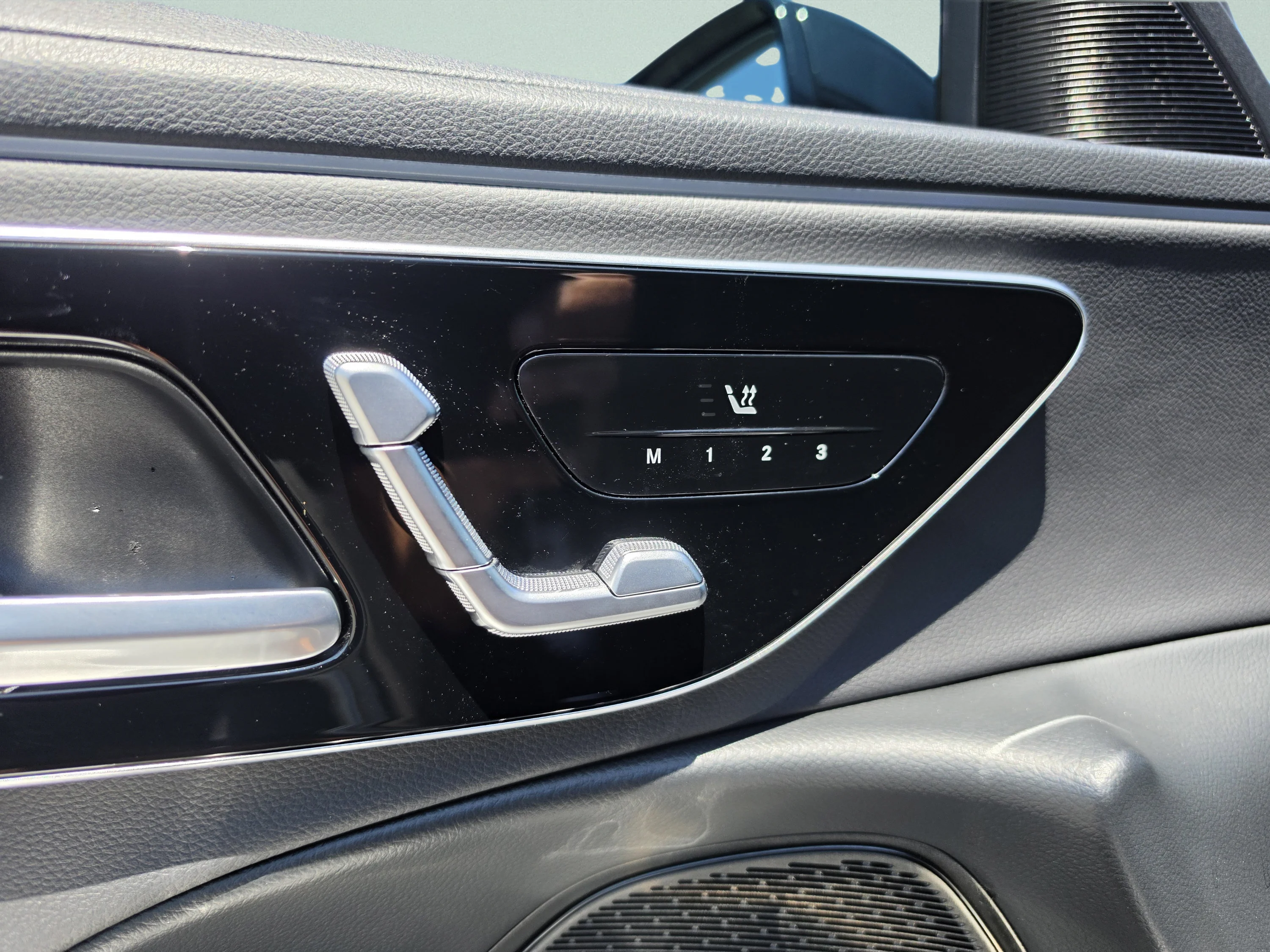 Used 2025 Obsidian Black Metallic Mercedes-Benz E 350 image 22