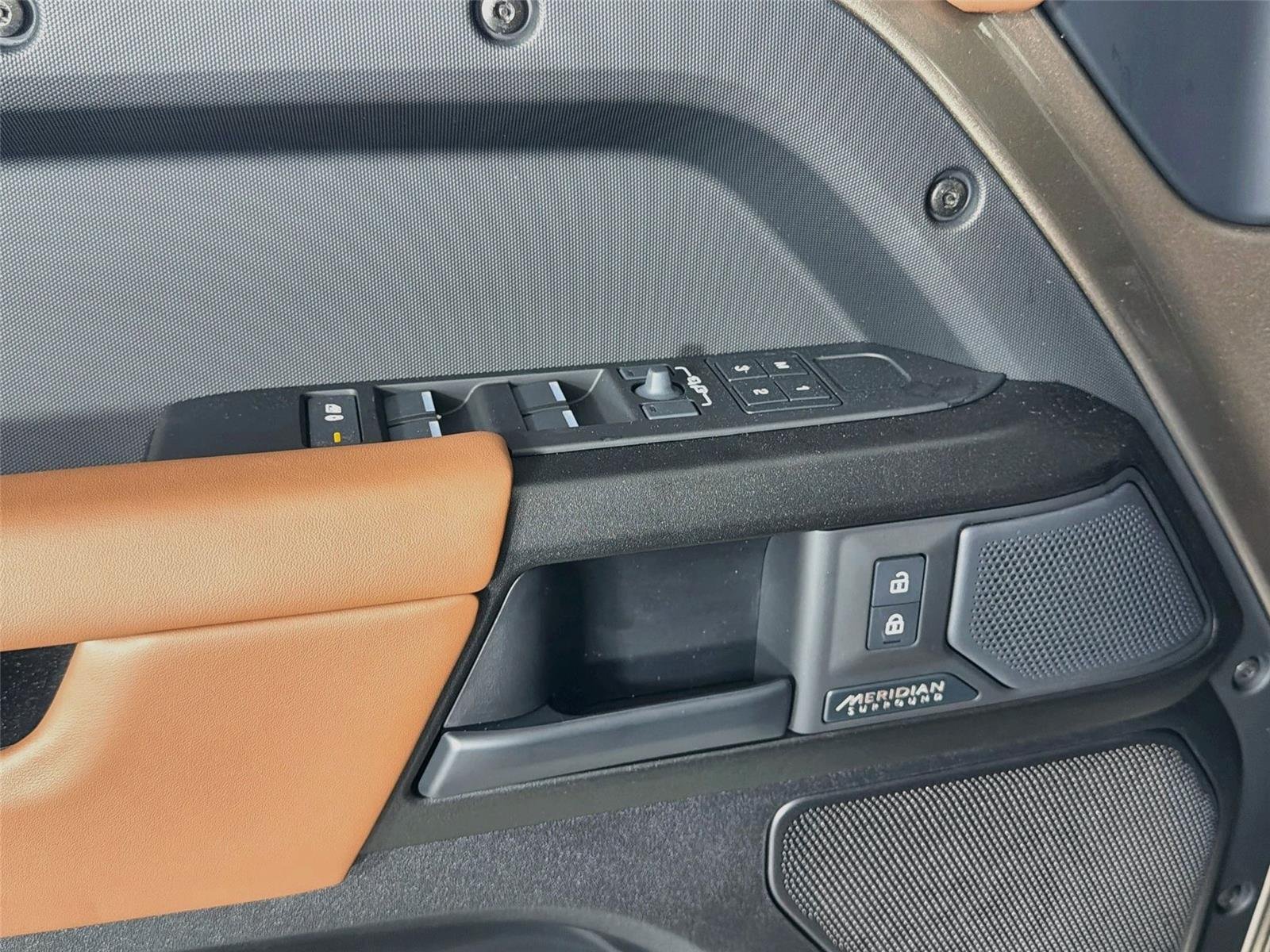 New 2026 Petra Copper LAND ROVER  OCTA image 17