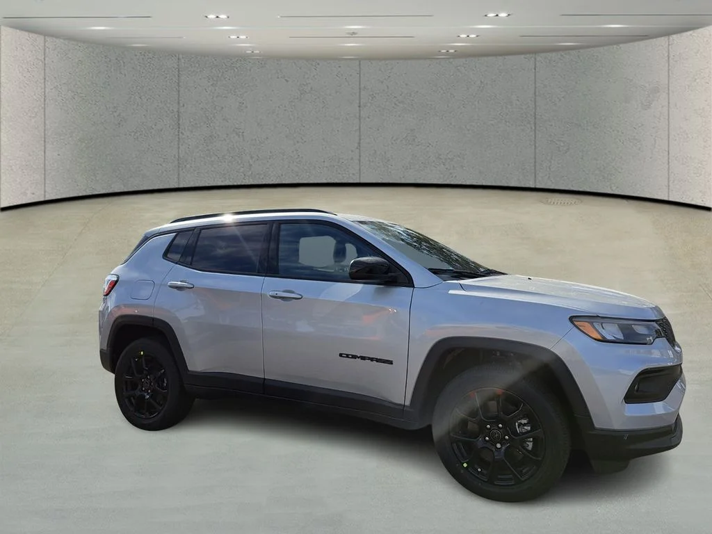 New 2026 Silver Zynith Metallic Clear-Coat Exterior Paint Jeep Latitude image 3
