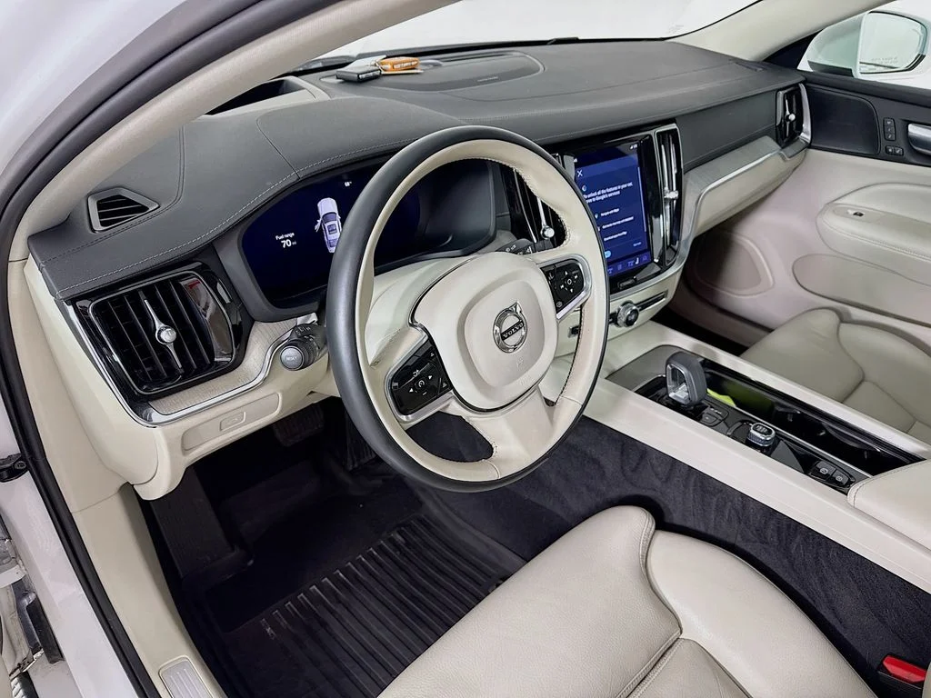 Used 2023 Crystal White Volvo Ultimate image 4