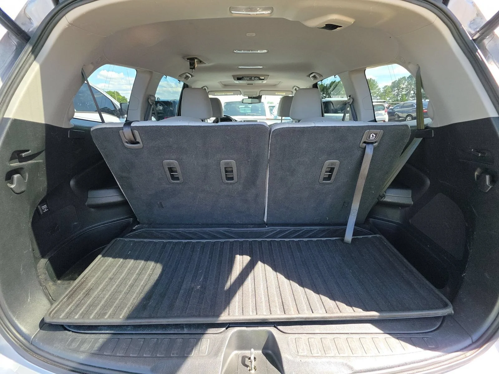 Used 2017 Lunar Silver Metallic Honda Touring image 17
