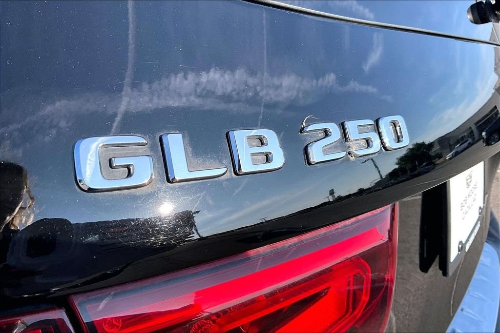 Used 2021 Black Mercedes-Benz GLB 250 image 33