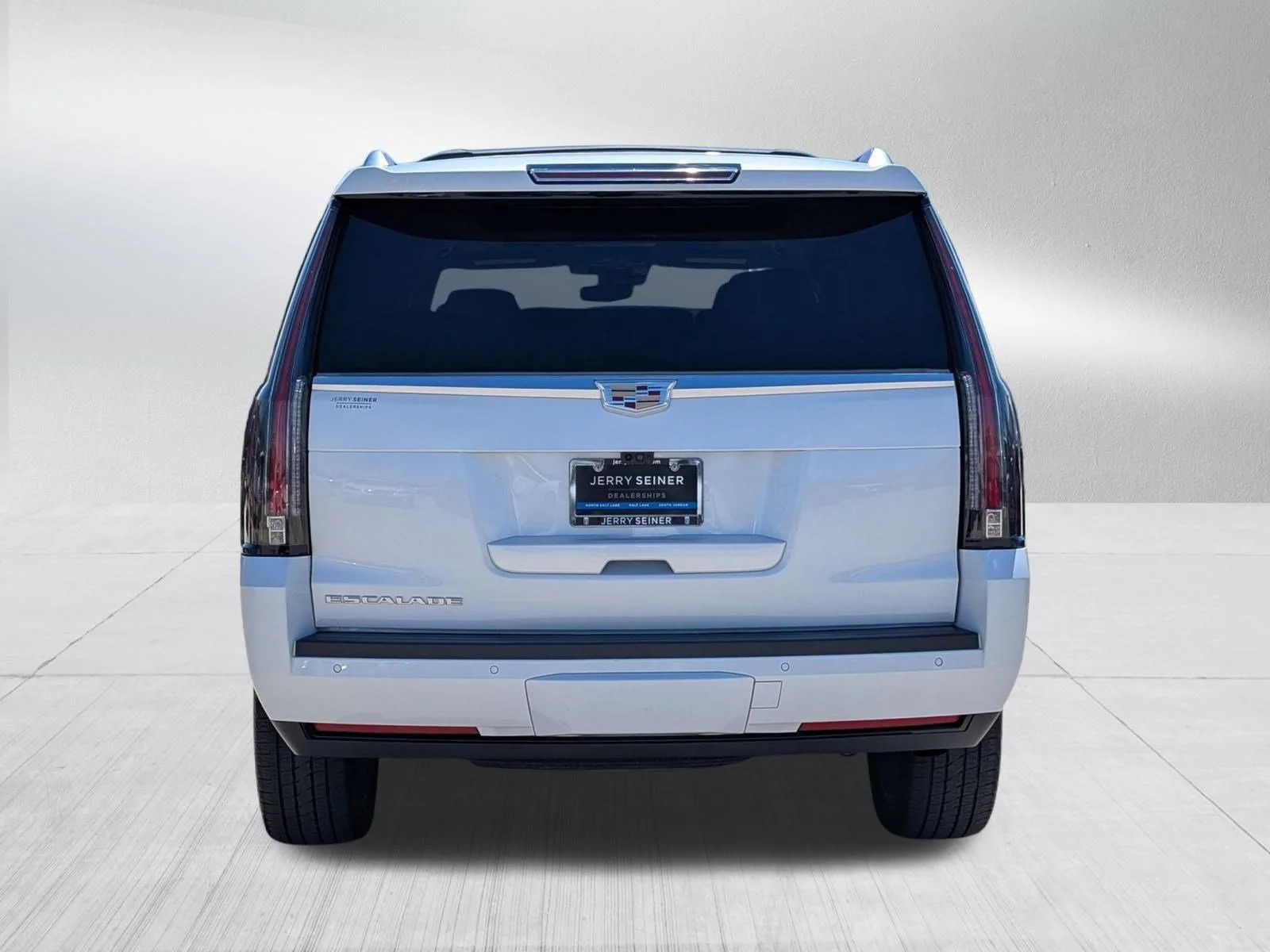 Used 2020 Crystal White Tricoat Cadillac Platinum image 5