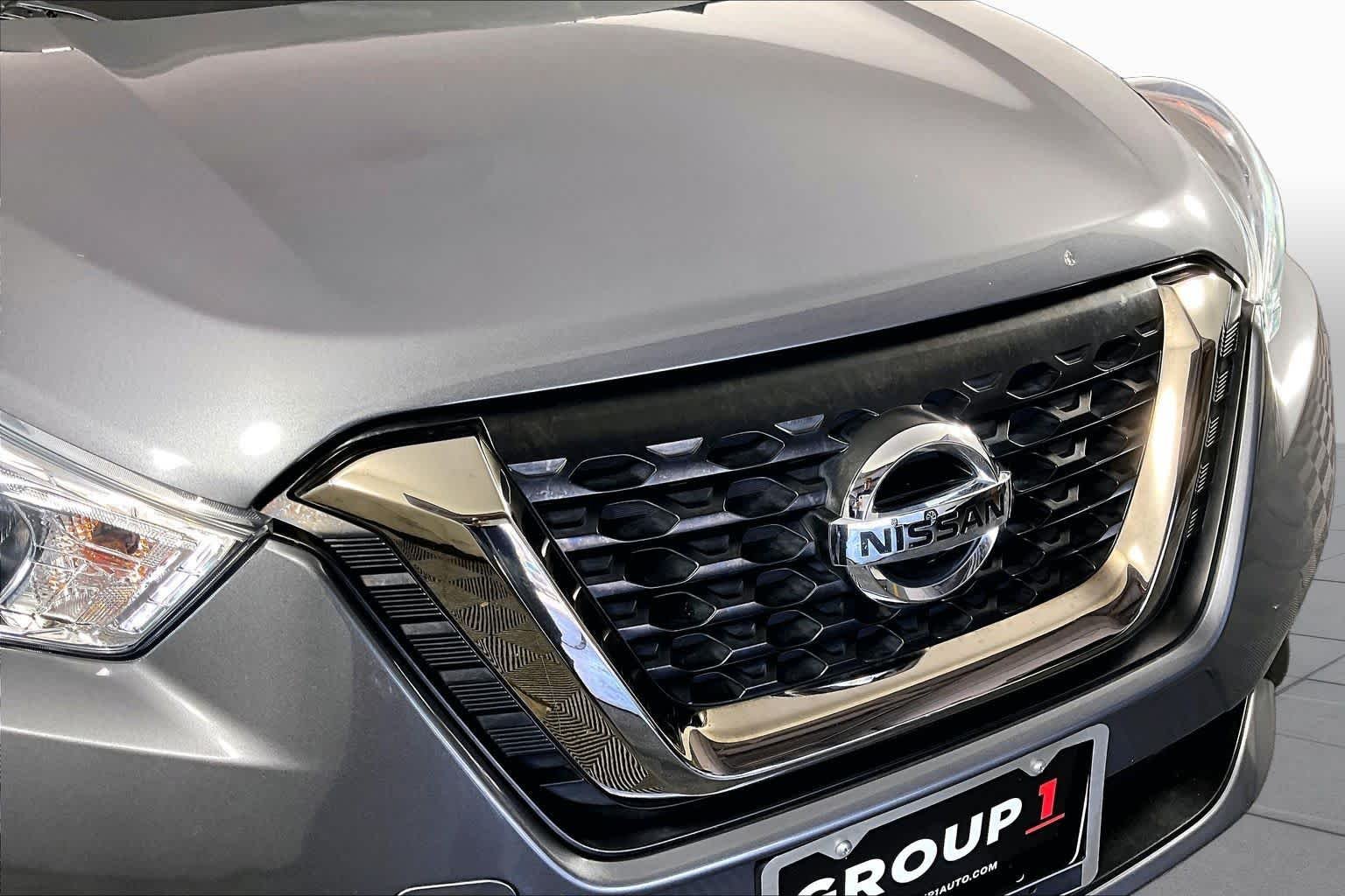 Used 2019 Gun Metallic Nissan SR image 28