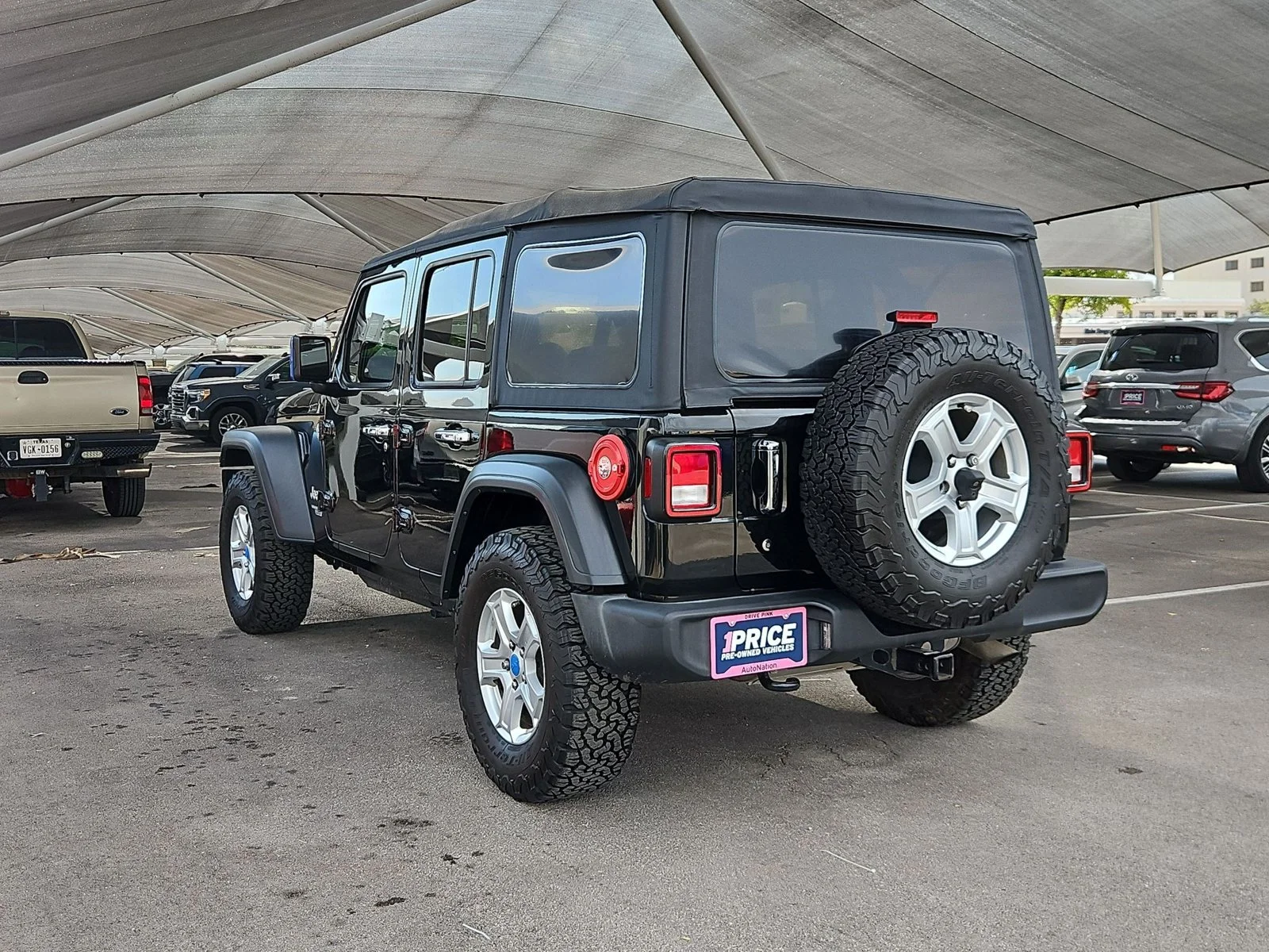 Used 2018 Black Clearcoat Jeep Sport S image 8