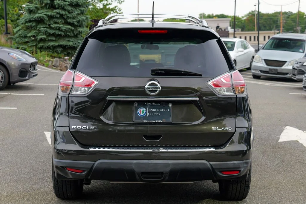 Used 2015 Midnight Jade Nissan SL image 6