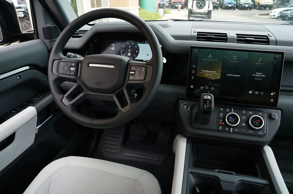 Used 2026 Black Land Rover X-Dynamic SE image 15