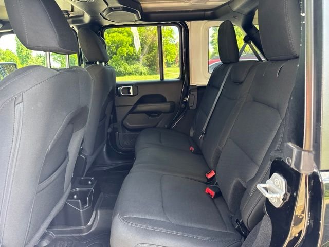 Used 2019 Black Jeep Unlimited Sahara image 13