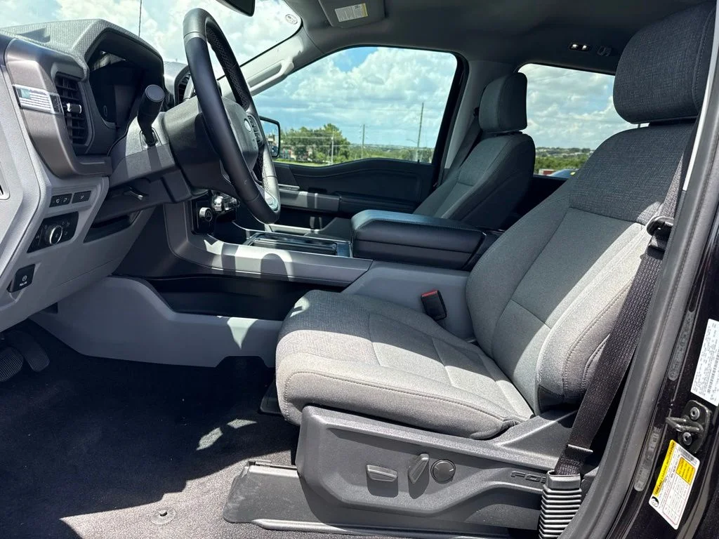 Used 2024 Agate Black Metallic Ford XLT image 6