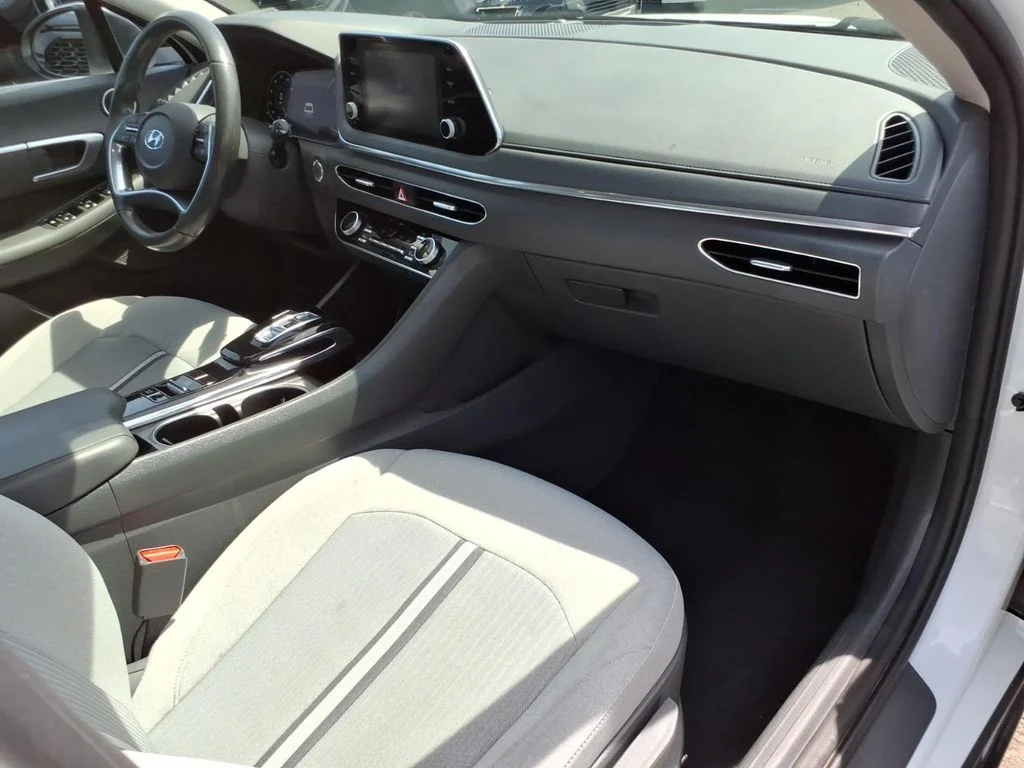 Used 2021 Gray Hyundai SEL image 9