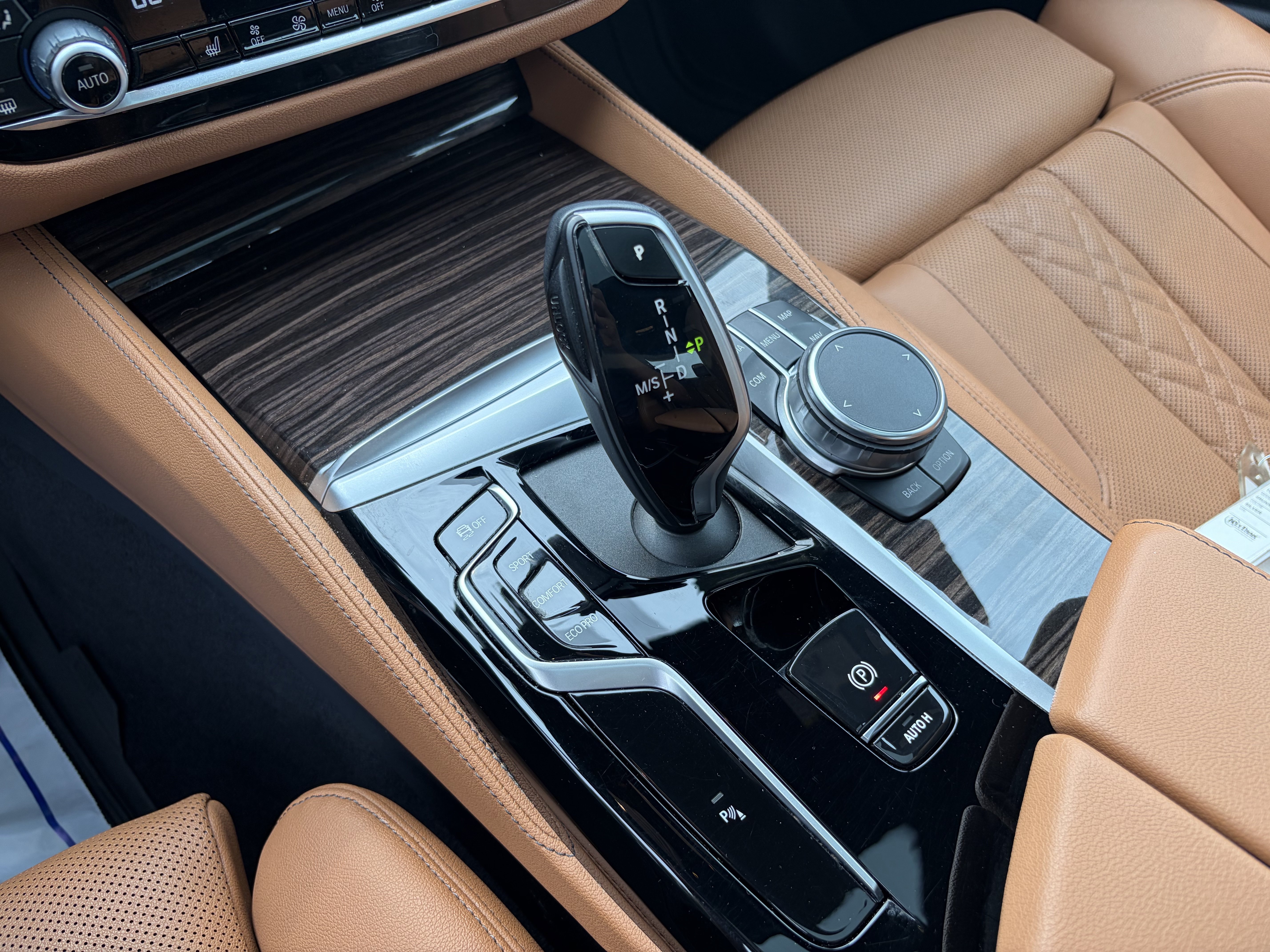Used 2023 AVENTURIN RED MET BMW 530i xDrive image 14