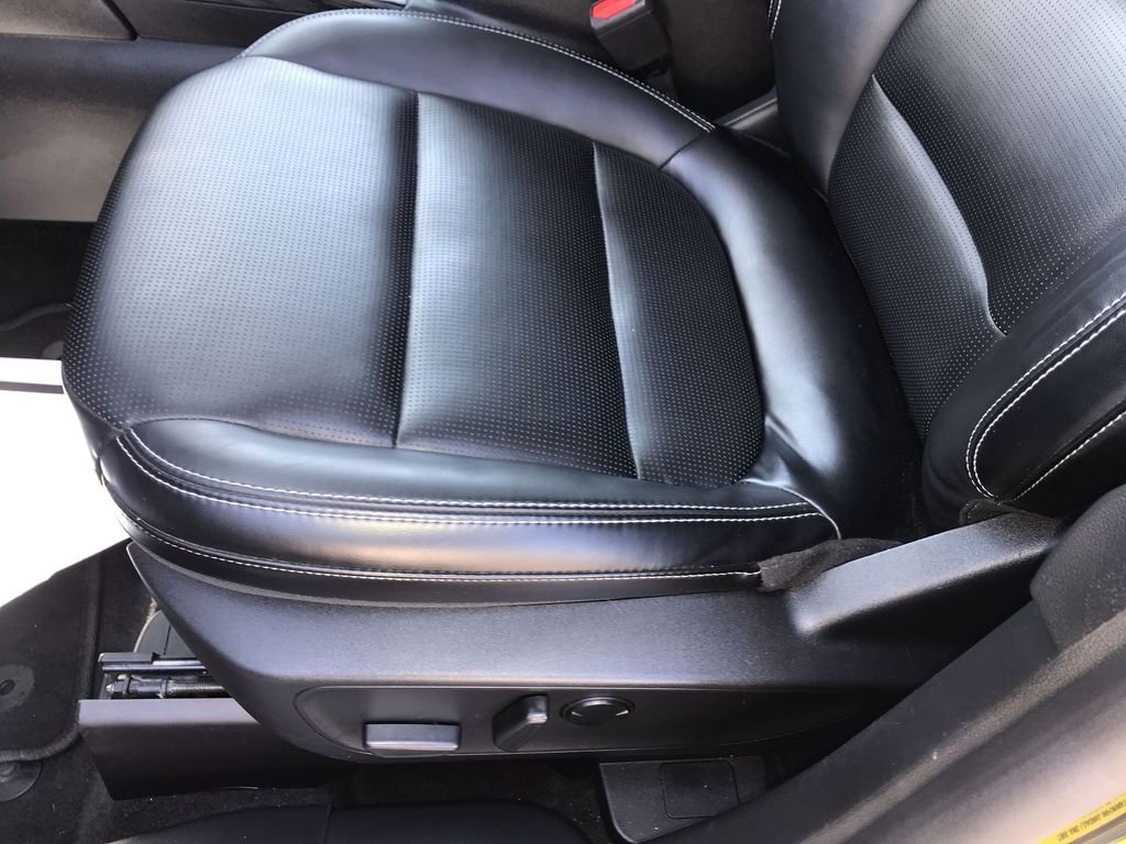 Used 2025  Ford Platinum image 12