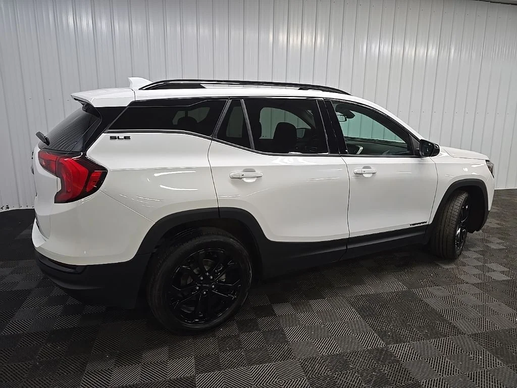 Used 2021 White GMC SLE image 3