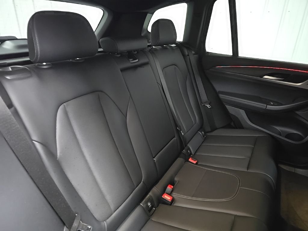 Used 2024 Gray BMW xDrive30i image 17