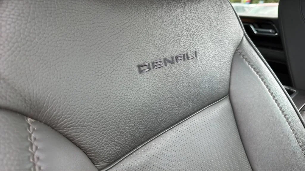 Used 2024 Onyx Black GMC Denali image 40