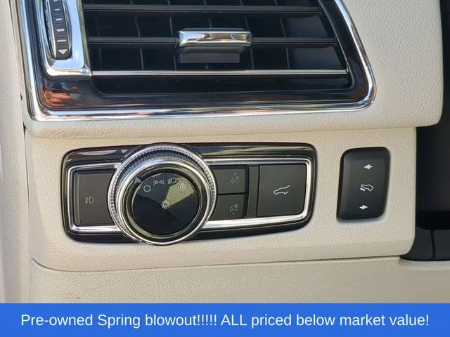 Used 2020 White Lincoln Reserve image 27
