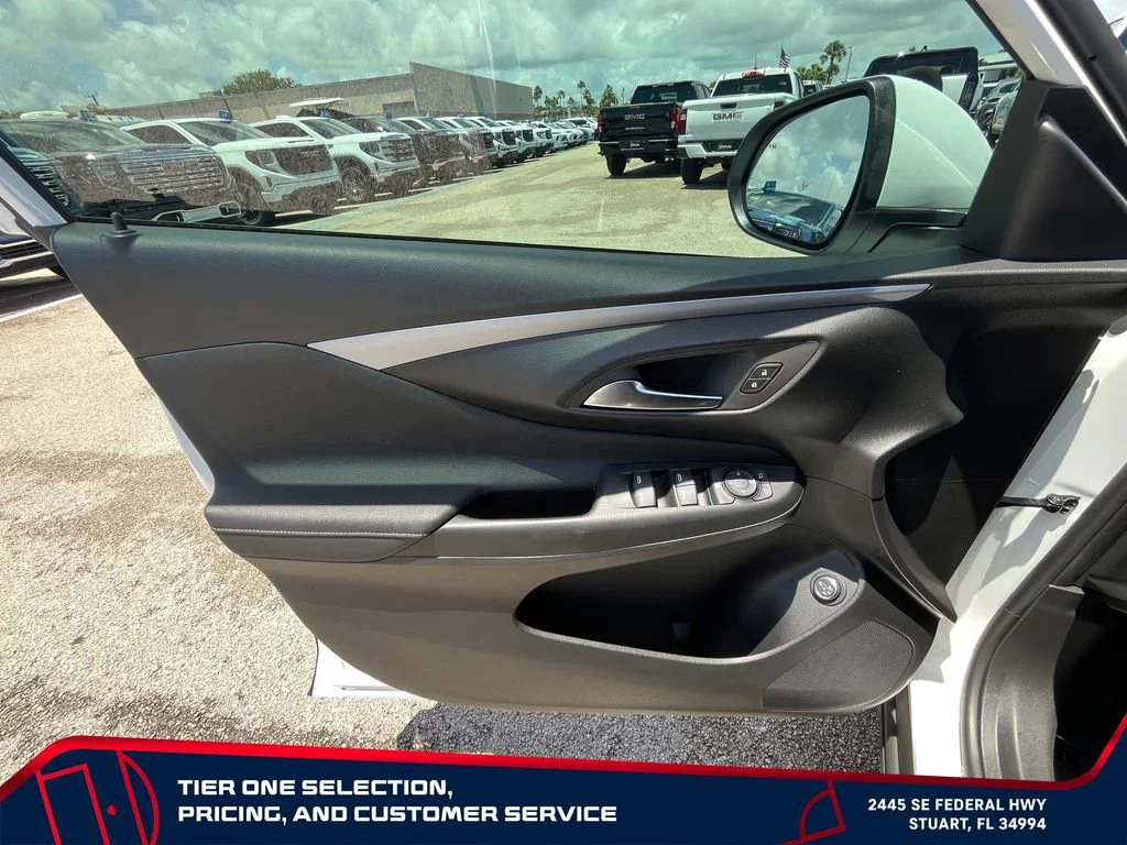 Used 2025 Summit White Buick Preferred image 23