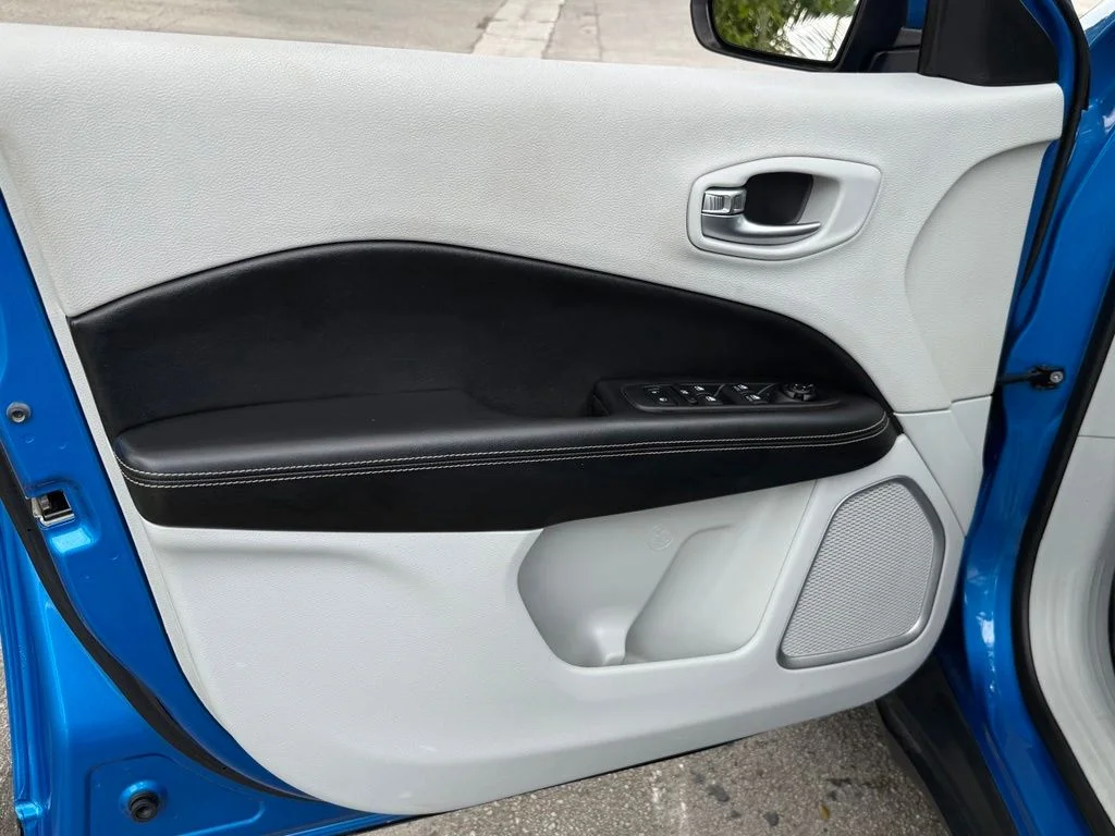 Certified Used 2019 Blue Jeep Latitude image 28