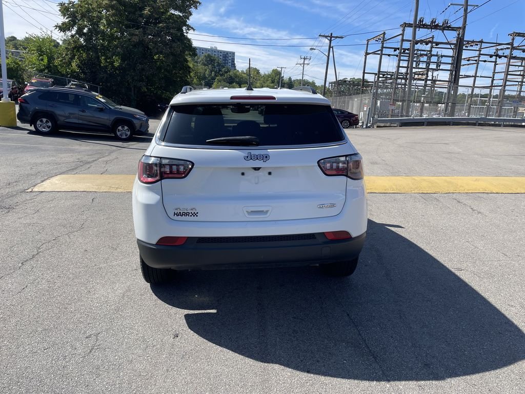 Used 2024 White Jeep Latitude image 4