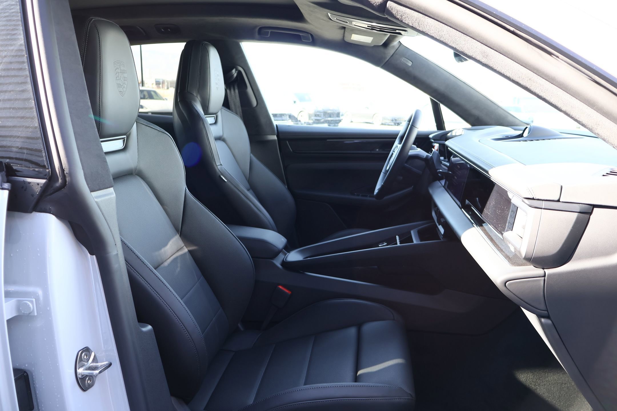 2026 Porsche Macan Turbo Electric - Photo 22