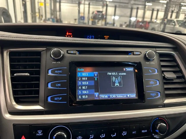 Used 2017 Silver Toyota LE image 25