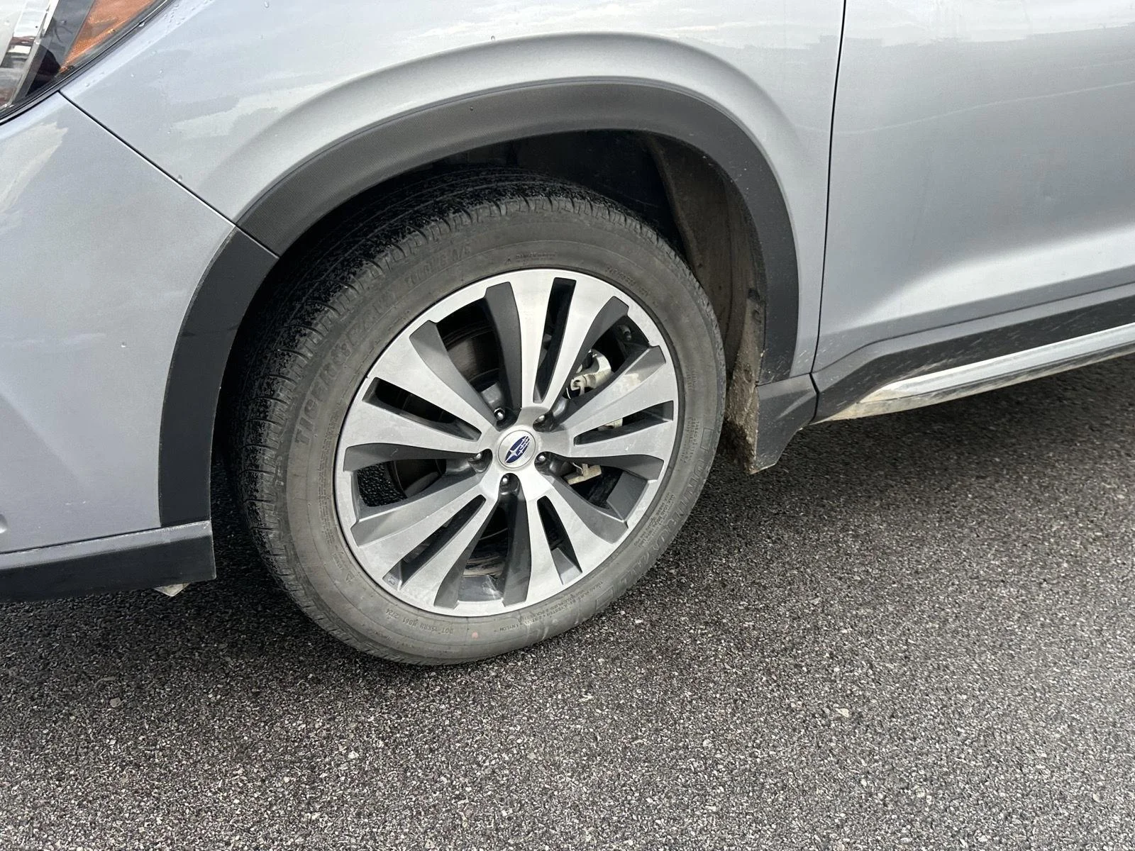 Used 2019 Ice Silver Metallic Subaru Limited image 6