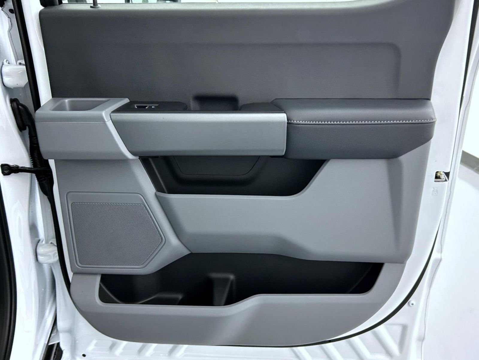 New 2026 Oxford White Ford XL image 17