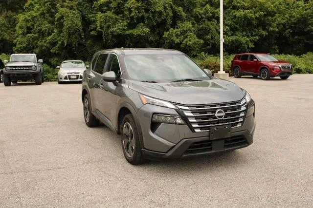 Used 2024 Nissan Rogue SV with VIN 5N1BT3BB2RC705471 for sale in Glen Dale, WV