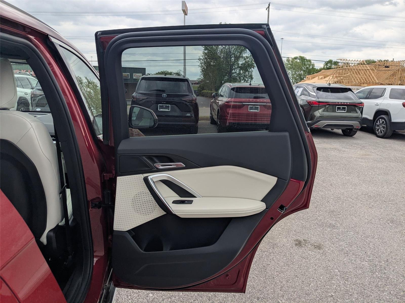 New 2026 Vegas Red Metallic BMW xDrive28i image 29