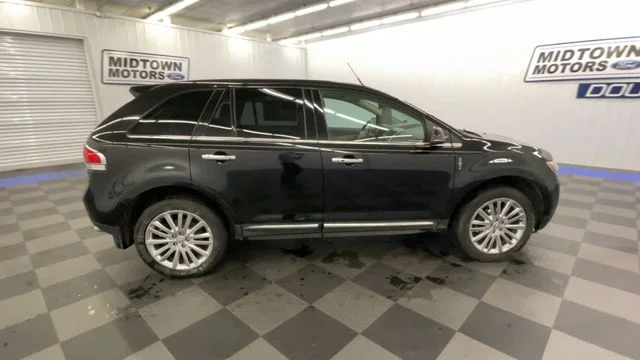 Used 2015 Tuxedo Black Metallic Lincoln Base image 9