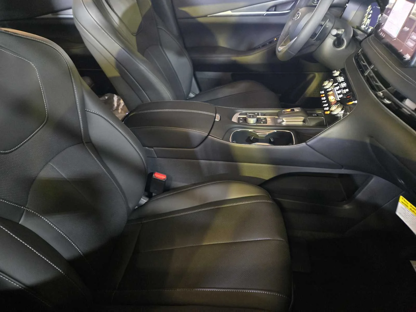 New 2027 BLACK OBSIDIAN INFINITI Luxe AWD image 9