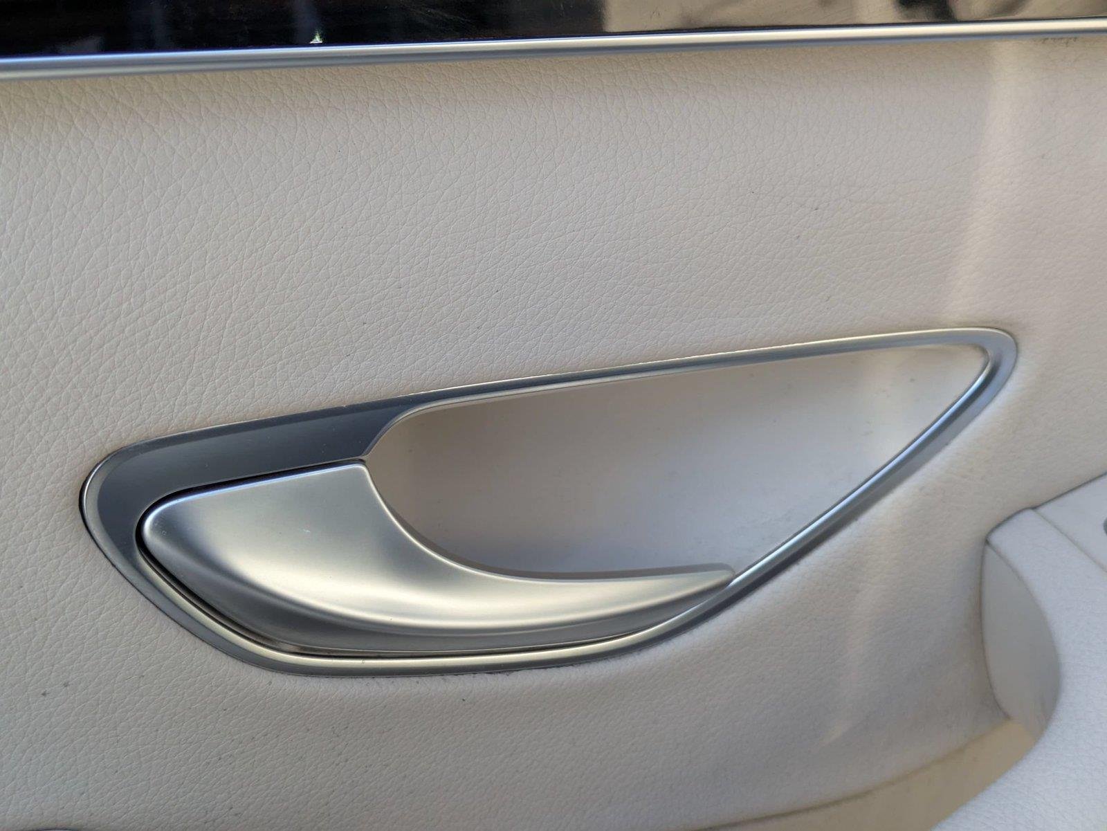 Used 2016 Lunar Blue Metallic Mercedes-Benz GLC 300 image 26