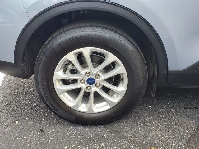 Used 2022 Blue Ford SE image 5