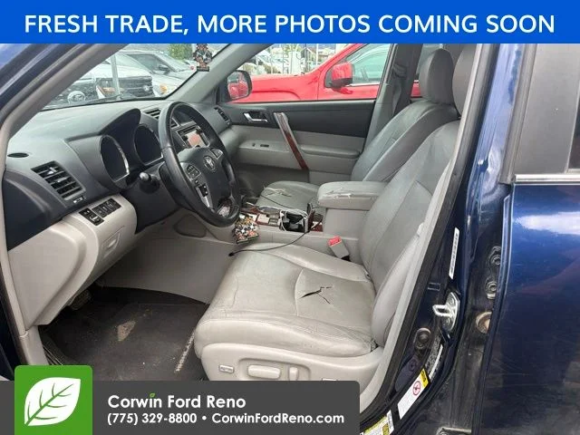 Used 2013 Nautical Blue Metallic Toyota Limited image 8