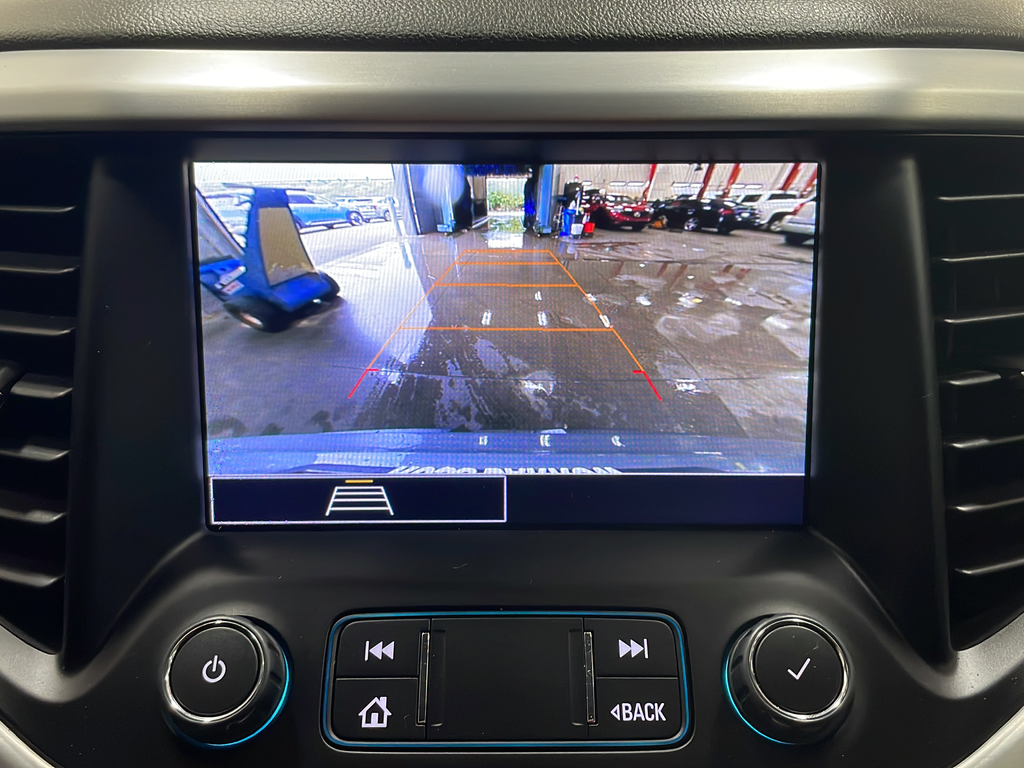Used 2023 Silver GMC SLE image 9