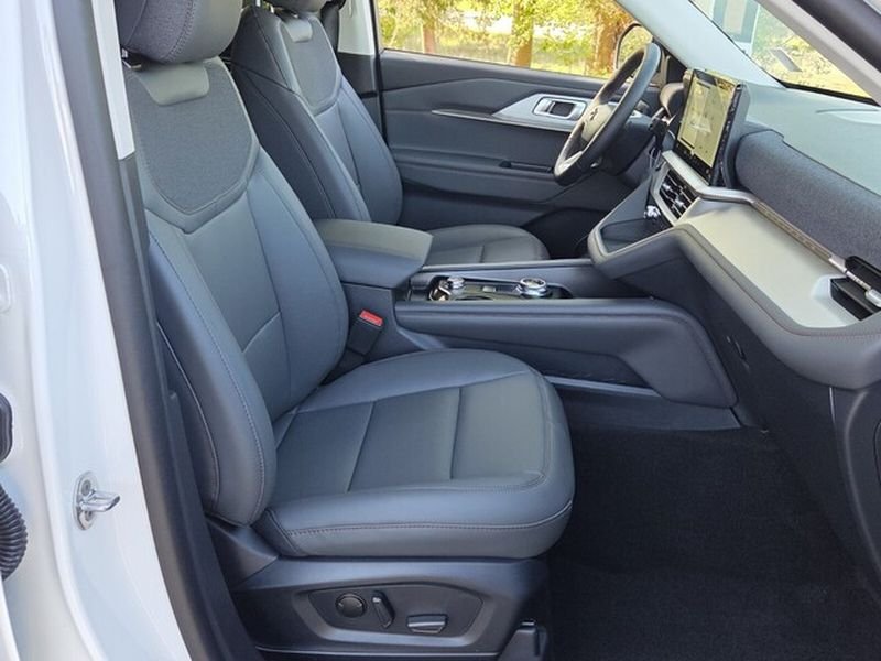 New 2026 Star White Metallic Tri-Coat Ford Active image 18