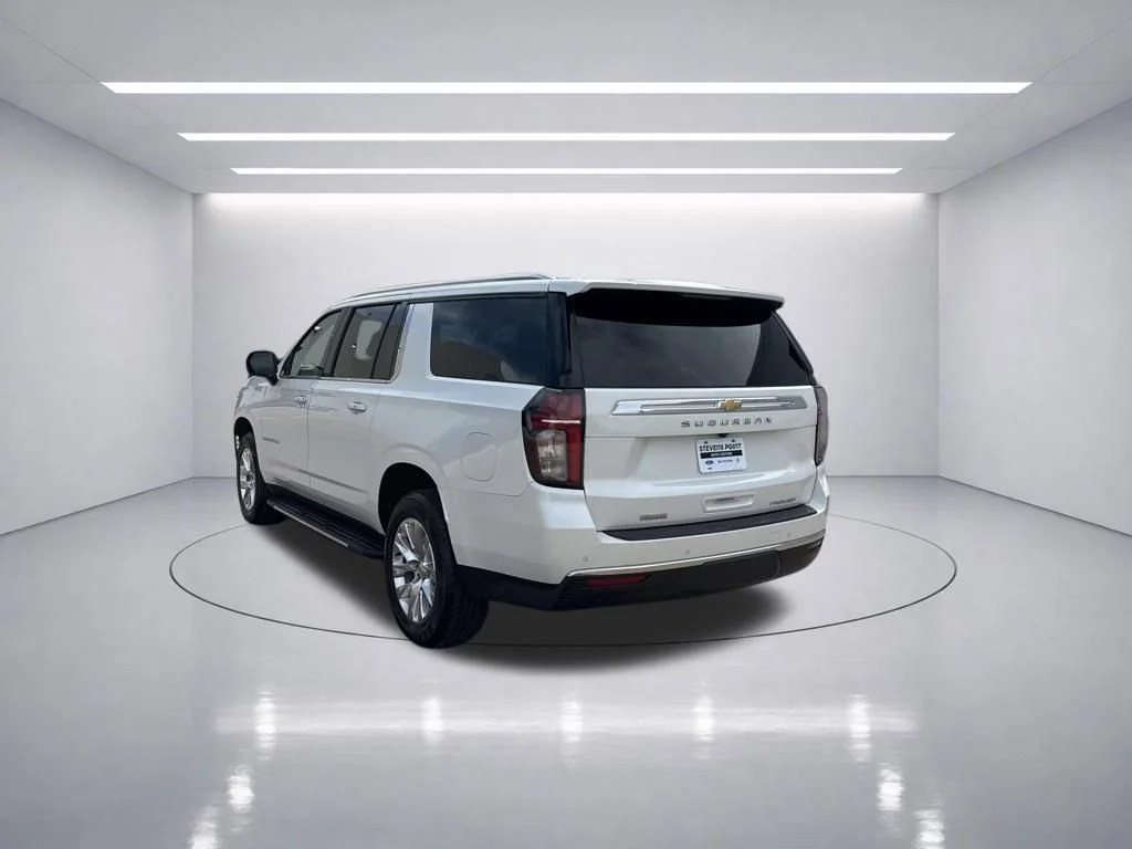 Used 2022 Iridescent Pearl Tricoat Chevrolet Premier image 5