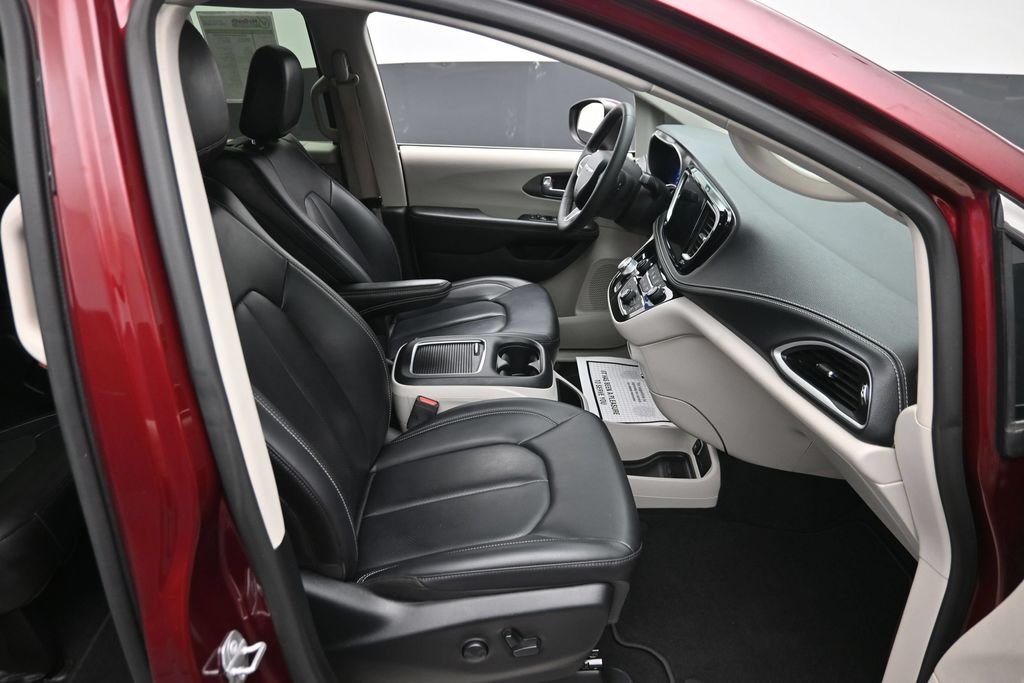 Used 2023 Red Chrysler Touring L image 9