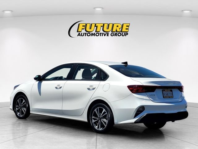 Used 2023 White Kia LXS image 6